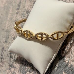 Elegant Gold Bracelet with Crystal Accents